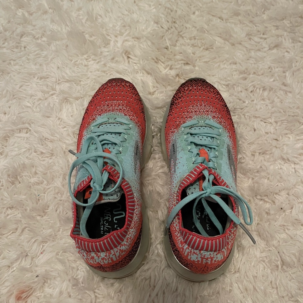 Brooks size 6 sneaker
